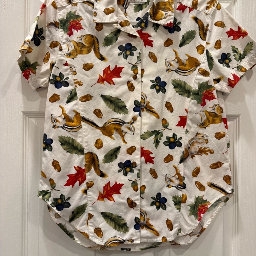 Vintage Esprit White Short-Sleeve Button-Up Shirt with Squirrel & Autumn Print